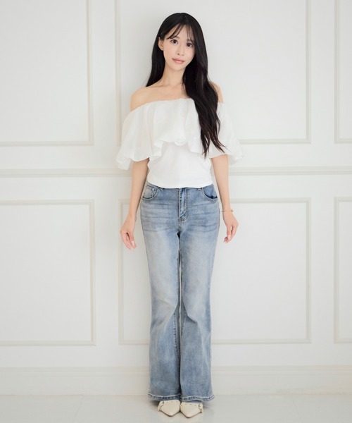 ALLuRing ChaRm(アリュリングチャーム)の「Slim Off-shoulder Blouse / スリムオフショルダーブラウス(Tシャツ/カットソー・レディース・ホワイト/ブラック・FREE)」の11枚目の写真
