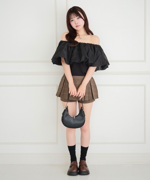 ALLuRing ChaRm(アリュリングチャーム)の「Slim Off-shoulder Blouse / スリムオフショルダーブラウス(Tシャツ/カットソー・レディース・ホワイト/ブラック・FREE)」の10枚目の写真