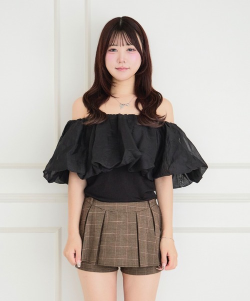 ALLuRing ChaRm(アリュリングチャーム)の「Slim Off-shoulder Blouse / スリムオフショルダーブラウス(Tシャツ/カットソー・レディース・ホワイト/ブラック・FREE)」の5枚目の写真