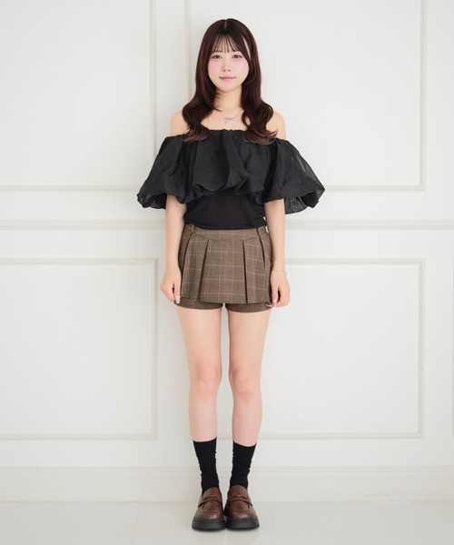 ALLuRing ChaRm(アリュリングチャーム)の「Slim Off-shoulder Blouse / スリムオフショルダーブラウス(Tシャツ/カットソー・レディース・ホワイト/ブラック・FREE)」の9枚目の写真
