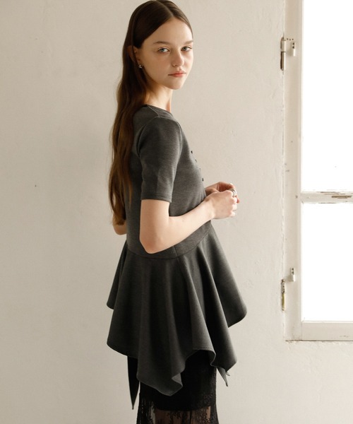 MIELI INVARIANT(ミエリインヴァリアント)の「Peplum Henry Half Sleeve Tops(Tシャツ/カットソー・レディース・ブラック/グレー/ホワイト・FREE)」の3枚目の写真