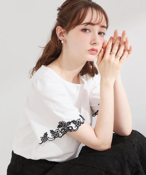 couture brooch(クチュールブローチ)の「【接触冷感・UVカット・洗える】袖刺繍カットソー(Tシャツ/カットソー・レディース・ブラック/ホワイト系7/ピンク系その他・38/36/42/40)」の2枚目の写真