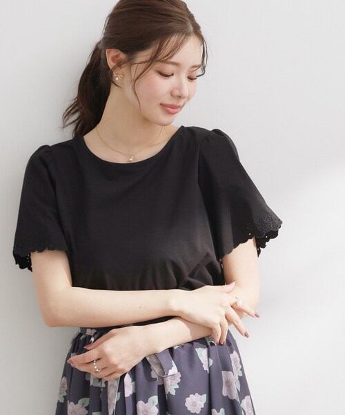 couture brooch(クチュールブローチ)の「【接触冷感・UVカット・洗える】袖刺繍カットソー(Tシャツ/カットソー・レディース・ブラック/ホワイト系7/ピンク系その他・38/36/42/40)」の7枚目の写真