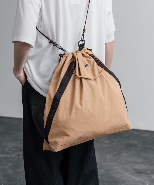 MEI（メイ）の「MEI メイ DRAW TOTE 2WAYドローコードトートバッグ/ショルダーバッグ（トートバッグ・メンズ・ベージュ/ブラック・FREE）」の2枚目の写真