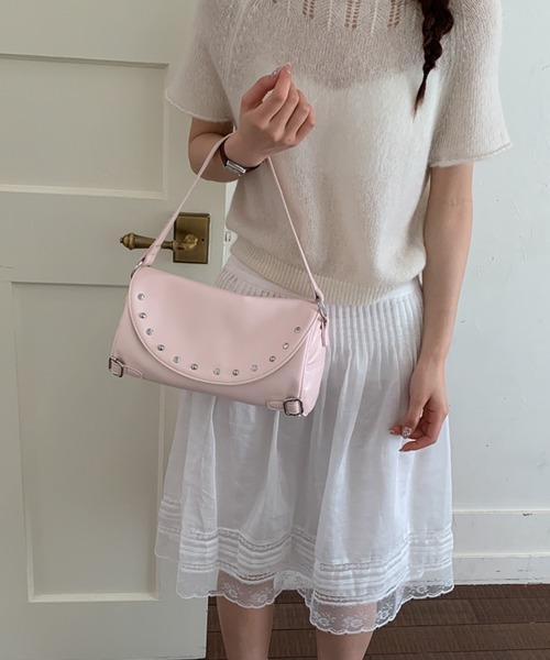 Chiina(チーナ)の「【Chiina】スタッズ付き2WAYバッグ(ハンドバッグ・レディース・ホワイト/ピンク/イエロー/ブルー/ブラック・FREE)」の5枚目の写真