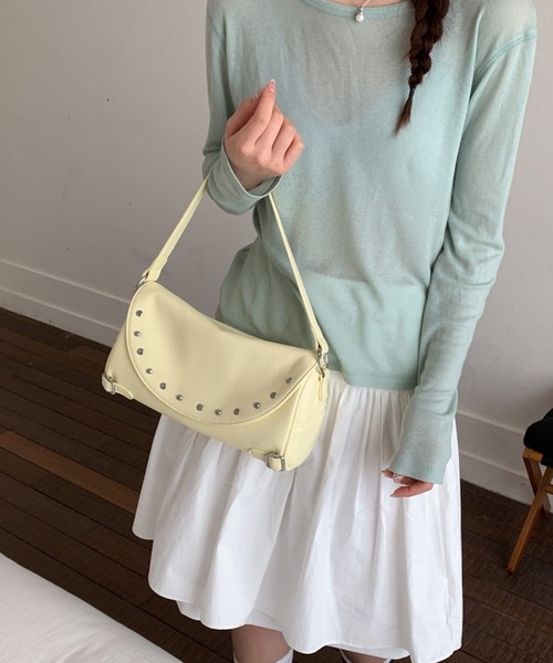 Chiina(チーナ)の「【Chiina】スタッズ付き2WAYバッグ(ハンドバッグ・レディース・ホワイト/ピンク/イエロー/ブルー/ブラック・FREE)」の18枚目の写真