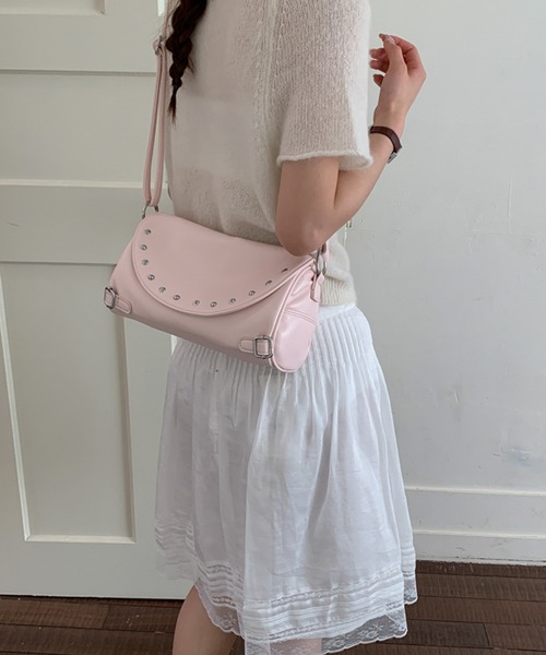 Chiina(チーナ)の「【Chiina】スタッズ付き2WAYバッグ(ハンドバッグ・レディース・ホワイト/ピンク/イエロー/ブルー/ブラック・FREE)」の11枚目の写真