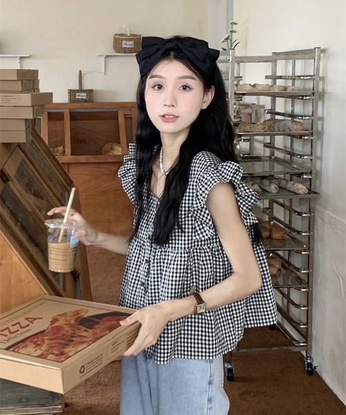 HALEY PESCA(ヘーリーペスカ)の「HALEY PESCA/ギンガムチェックスクエアネックフリルブラウス(シャツ/ブラウス・レディース・ブラック/レッド・FREE)」の14枚目の写真