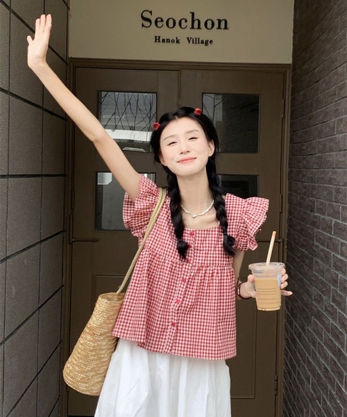 HALEY PESCA(ヘーリーペスカ)の「HALEY PESCA/ギンガムチェックスクエアネックフリルブラウス(シャツ/ブラウス・レディース・ブラック/レッド・FREE)」の4枚目の写真