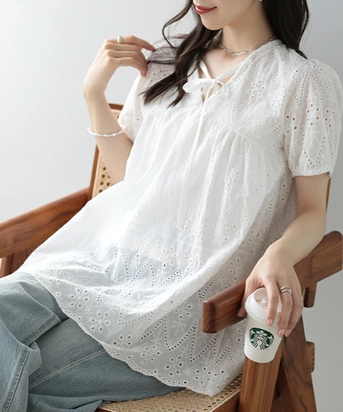 LUMIRA（アパレル）（ルミラ）の「大人可愛いパンチングレース パフスリーブ 半袖ブラウス レディース リボン付き 刺繍レース チュニックシャツ（シャツ/ブラウス・レディース・ホワイト・FREE）」の2枚目の写真