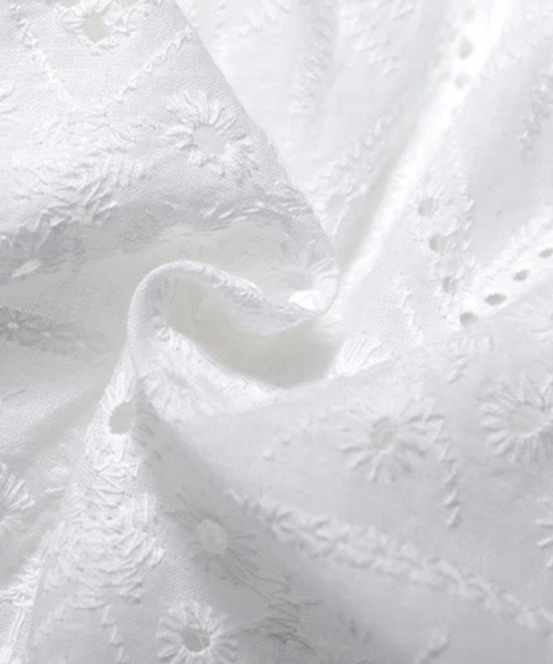 LUMIRA（アパレル）（ルミラ）の「大人可愛いパンチングレース パフスリーブ 半袖ブラウス レディース リボン付き 刺繍レース チュニックシャツ（シャツ/ブラウス・レディース・ホワイト・FREE）」の9枚目の写真