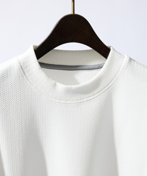 ABAHOUSE GRAY（アバハウスグレイ）の「【ヘリンボーン柄】ジャガード モックネック 半袖 Tシャツ（Tシャツ/カットソー・メンズ・ホワイト・46/48）」の4枚目の写真