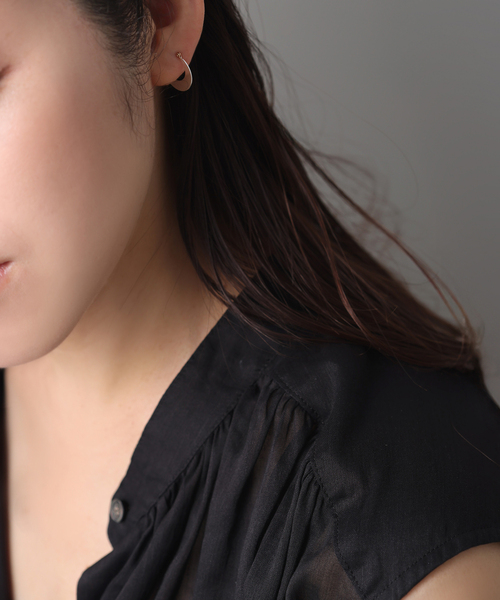 Lilas（リラ）の「《WEB限定》【SAMH by LILAS】プレートフープピアス SV（両耳）（ピアス（両耳用）・レディース・シルバー・FREE）」の3枚目の写真