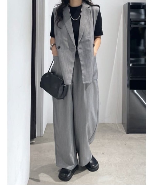 AZUL by moussy(アズールバイマウジー)の「【セットアップ対応】ストライプワンタックバレルワイドパンツ 秋服 夏服 きれい目【身長/骨格別着用画像あり】(スラックス・レディース・グレー系その他/ベージュ系その他・SMALL/MEDIUM)」の17枚目の写真