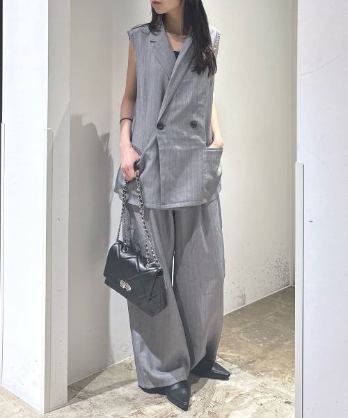 AZUL by moussy(アズールバイマウジー)の「【セットアップ対応】ストライプワンタックバレルワイドパンツ 秋服 夏服 きれい目【身長/骨格別着用画像あり】(スラックス・レディース・グレー系その他/ベージュ系その他・SMALL/MEDIUM)」の19枚目の写真