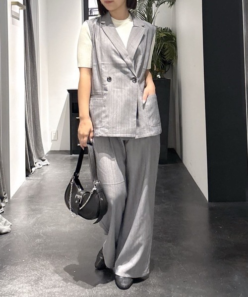 AZUL by moussy(アズールバイマウジー)の「【セットアップ対応】ストライプワンタックバレルワイドパンツ 秋服 夏服 きれい目【身長/骨格別着用画像あり】(スラックス・レディース・グレー系その他/ベージュ系その他・SMALL/MEDIUM)」の20枚目の写真