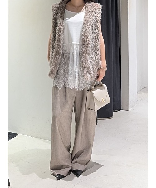 AZUL by moussy(アズールバイマウジー)の「【セットアップ対応】ストライプワンタックバレルワイドパンツ 秋服 夏服 きれい目【身長/骨格別着用画像あり】(スラックス・レディース・グレー系その他/ベージュ系その他・SMALL/MEDIUM)」の9枚目の写真