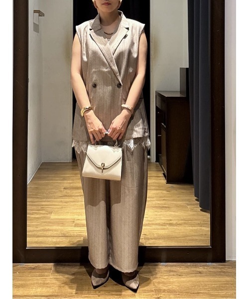 AZUL by moussy(アズールバイマウジー)の「【セットアップ対応】ストライプワンタックバレルワイドパンツ 秋服 夏服 きれい目【身長/骨格別着用画像あり】(スラックス・レディース・グレー系その他/ベージュ系その他・SMALL/MEDIUM)」の12枚目の写真