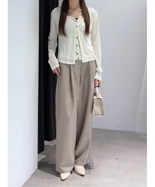 AZUL by moussy(アズールバイマウジー)の「【セットアップ対応】ストライプワンタックバレルワイドパンツ 秋服 夏服 きれい目【身長/骨格別着用画像あり】(スラックス・レディース・グレー系その他/ベージュ系その他・SMALL/MEDIUM)」の13枚目の写真