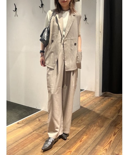 AZUL by moussy(アズールバイマウジー)の「【セットアップ対応】ストライプワンタックバレルワイドパンツ 秋服 夏服 きれい目【身長/骨格別着用画像あり】(スラックス・レディース・グレー系その他/ベージュ系その他・SMALL/MEDIUM)」の16枚目の写真