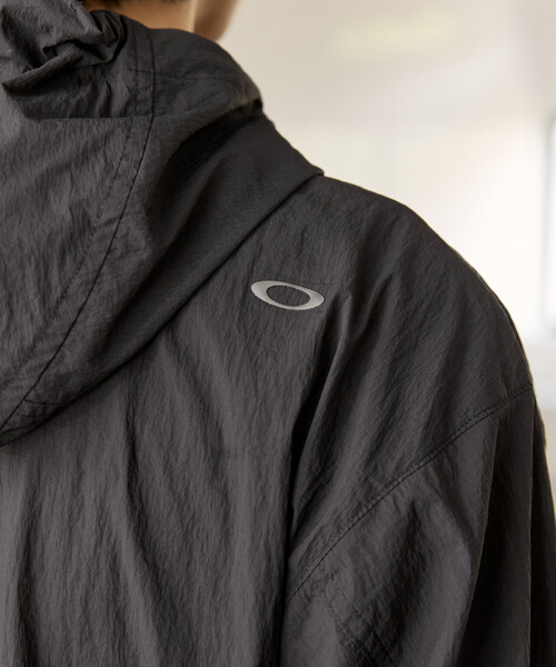 OAKLEY(オークリー)の「OAKLEY/オークリー FGL VAPOR JACKET 1.0 限定展開(ナイロンジャケット・メンズ・グレー/ブラック・LARGE/MEDIUM/SMALL)」の3枚目の写真