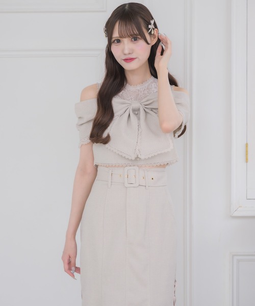 couture BY ROJITA(クチュールバイロジータ)の「【セットアップ対応】リボンオフショルトップス(その他トップス・レディース・ブラック/ピンクベージュ・FREE)」の5枚目の写真