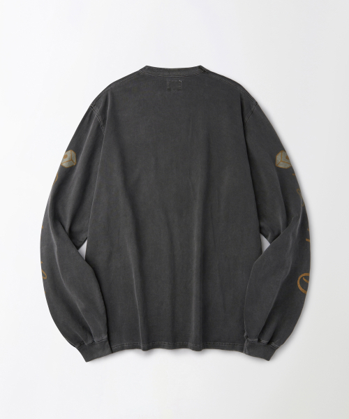 OUTSTANDING(アウトスタンディング)の「MIL SERIES LONG SLEEVE(BOMBING CAT)_PIGMENT CHARCOAL(Tシャツ/カットソー・メンズ・その他・MEDIUM/LARGE/X-LARGE)」の2枚目の写真