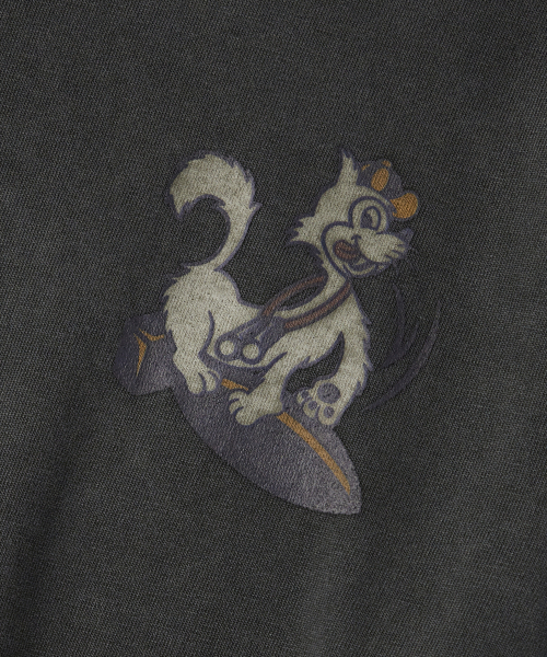 OUTSTANDING(アウトスタンディング)の「MIL SERIES LONG SLEEVE(BOMBING CAT)_PIGMENT CHARCOAL(Tシャツ/カットソー・メンズ・その他・MEDIUM/LARGE/X-LARGE)」の6枚目の写真