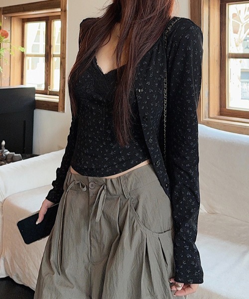 mebole（メボレ）の「flower camisole+cardigan ensemble（アンサンブル・レディース・ブラック・FREE）」の4枚目の写真