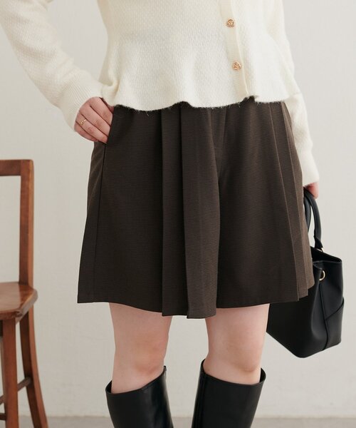natural couture（ナチュラルクチュール）の「〈canami〉ベコベコ金釦ショートパンツ（その他パンツ・レディース・ブラック/ブラウン系その他2/ライトベージュ/ブラウン系その他・FREE）」の4枚目の写真