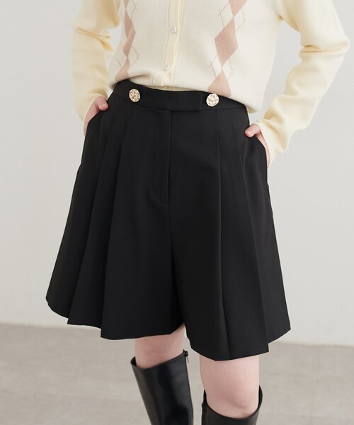 natural couture（ナチュラルクチュール）の「〈canami〉ベコベコ金釦ショートパンツ（その他パンツ・レディース・ブラック/ブラウン系その他2/ライトベージュ/ブラウン系その他・FREE）」の2枚目の写真
