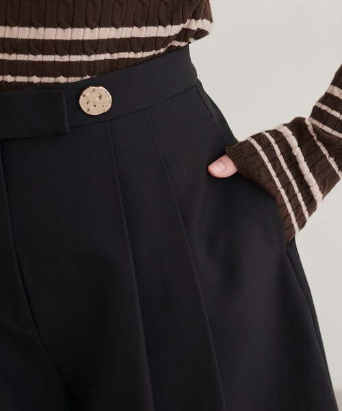 natural couture（ナチュラルクチュール）の「〈canami〉ベコベコ金釦ショートパンツ（その他パンツ・レディース・ブラック/ブラウン系その他2/ライトベージュ/ブラウン系その他・FREE）」の14枚目の写真