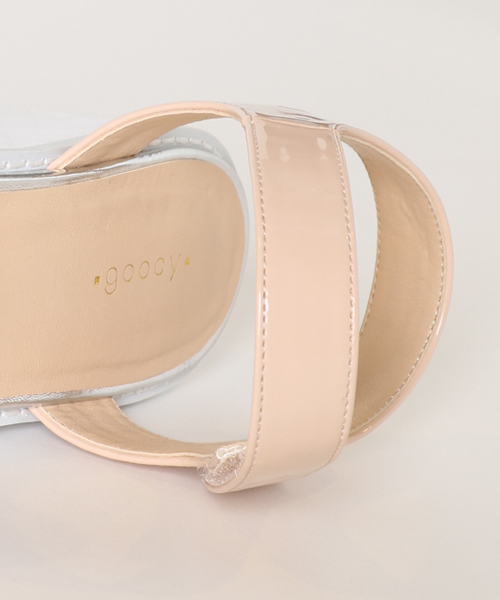 goocy(グーシー)の「ボリュームエナメルサンダル(サンダル・レディース・ブラック/ピンクベージュ/ホワイト・25cm/23㎝/24cm)」の7枚目の写真