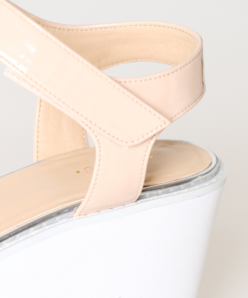 goocy(グーシー)の「ボリュームエナメルサンダル(サンダル・レディース・ブラック/ピンクベージュ/ホワイト・25cm/23㎝/24cm)」の9枚目の写真