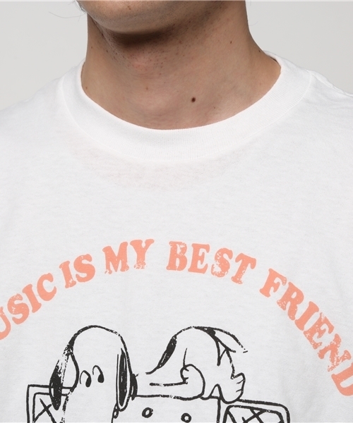 JUNK FOOD(ジャンクフード)の「MUSIC IS MY BEST FRIEND/スヌーピー Tシャツ(Tシャツ/カットソー・メンズ・ホワイト・SMALL/MEDIUM/LARGE)」の4枚目の写真