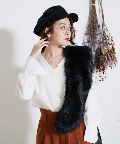 reca（レカ）の「ボリュームフェイクファーロングファーティペット（ストール/ショール・レディース・グレー/ブラウン/ベージュ/ブラック/ブラックミックス/オフホワイト・FREE）」の3枚目の写真