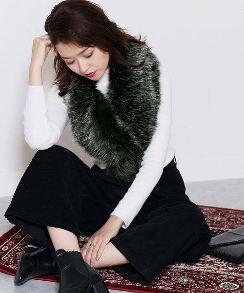 reca（レカ）の「ボリュームフェイクファーロングファーティペット（ストール/ショール・レディース・グレー/ブラウン/ベージュ/ブラック/ブラックミックス/オフホワイト・FREE）」の4枚目の写真