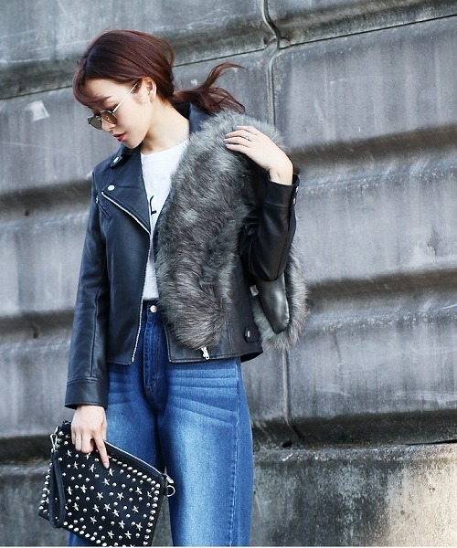 reca（レカ）の「ボリュームフェイクファーロングファーティペット（ストール/ショール・レディース・グレー/ブラウン/ベージュ/ブラック/ブラックミックス/オフホワイト・FREE）」の13枚目の写真