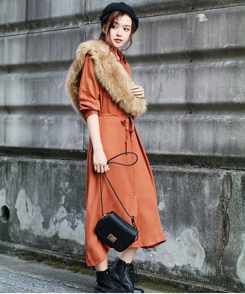 reca（レカ）の「ボリュームフェイクファーロングファーティペット（ストール/ショール・レディース・グレー/ブラウン/ベージュ/ブラック/ブラックミックス/オフホワイト・FREE）」の8枚目の写真