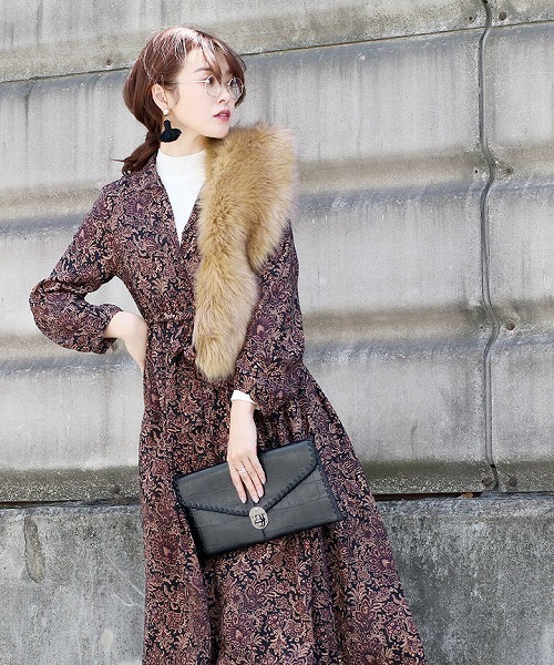 reca（レカ）の「ボリュームフェイクファーロングファーティペット（ストール/ショール・レディース・グレー/ブラウン/ベージュ/ブラック/ブラックミックス/オフホワイト・FREE）」の10枚目の写真