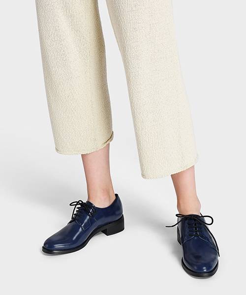 CHARLES & KEITH（チャールズ & キース）の「レースアップフラット / LACE-UP FLATS（モカシン/デッキシューズ・レディース・ネイビー・22.5cm/25cm/23.5cm/23cm/24.5cm）」の2枚目の写真