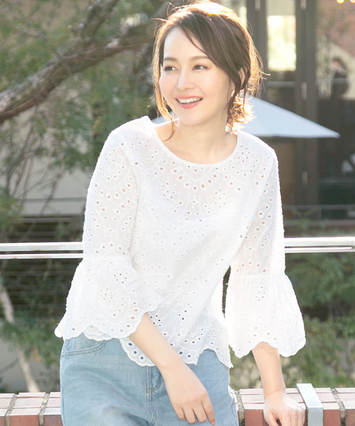 KOBE LETTUCE(コウベレタス)の「フレアスリーブスカラップヘム刺繍レースコットンブラウス(シャツ/ブラウス・レディース・オフホワイト/ライトイエロー/ラベンダー/サックスブルー/ネイビー/ベージュ・FREE)」の9枚目の写真