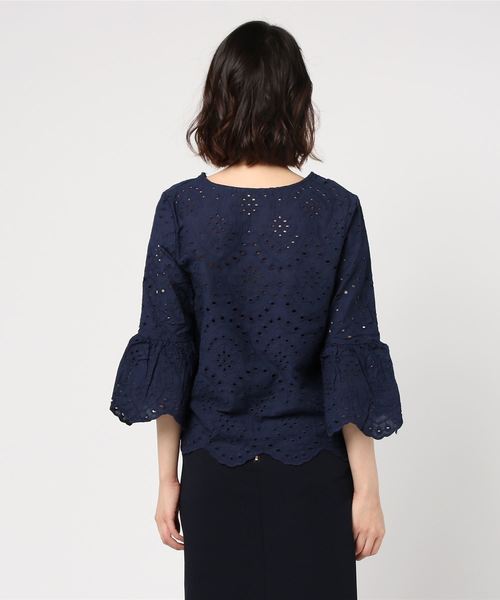 KOBE LETTUCE(コウベレタス)の「フレアスリーブスカラップヘム刺繍レースコットンブラウス(シャツ/ブラウス・レディース・オフホワイト/ライトイエロー/ラベンダー/サックスブルー/ネイビー/ベージュ・FREE)」の7枚目の写真