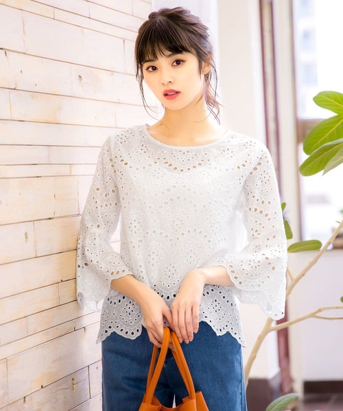 KOBE LETTUCE(コウベレタス)の「フレアスリーブスカラップヘム刺繍レースコットンブラウス(シャツ/ブラウス・レディース・オフホワイト/ライトイエロー/ラベンダー/サックスブルー/ネイビー/ベージュ・FREE)」の12枚目の写真