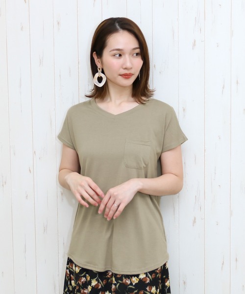 Social GIRL（ソーシャルガール）の「シンプルベーシックＶネックＴシャツ（Tシャツ/カットソー・レディース・ホワイト/ブラック/ライトグレー/ブラック×ホワイト/ホワイト×ブラック/マジェンタ/オリーブ/ブラック系その他/ホワイト系その他/グレー系その他/レッド/ホワイト系その他4/ホワイト系その他2/ホワイト系その他3/ブラック系その他2/ブラック系その他3/ベージュ/ネイビー/モカ/カーキ/パープル/ピンク/イエロー/オレンジ・LL/M/3L/L/S）」の15枚目の写真