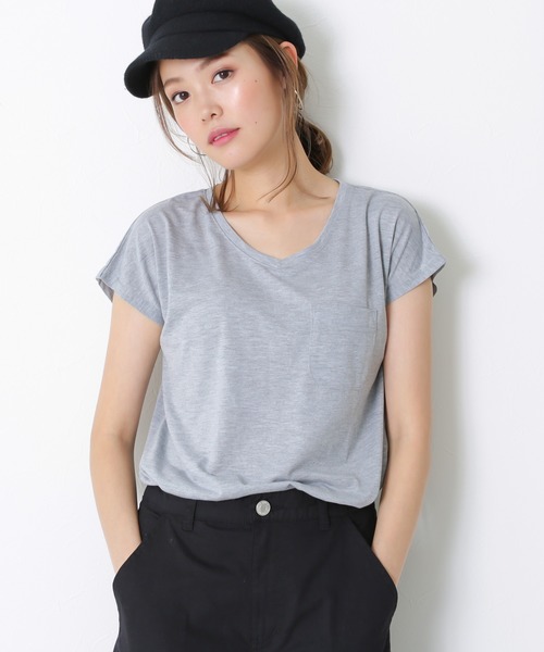 Social GIRL（ソーシャルガール）の「シンプルベーシックＶネックＴシャツ（Tシャツ/カットソー・レディース・ホワイト/ブラック/ライトグレー/ブラック×ホワイト/ホワイト×ブラック/マジェンタ/オリーブ/ブラック系その他/ホワイト系その他/グレー系その他/レッド/ホワイト系その他4/ホワイト系その他2/ホワイト系その他3/ブラック系その他2/ブラック系その他3/ベージュ/ネイビー/モカ/カーキ/パープル/ピンク/イエロー/オレンジ・LL/M/3L/L/S）」の13枚目の写真