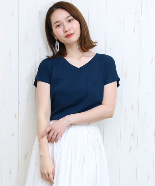 Social GIRL（ソーシャルガール）の「シンプルベーシックＶネックＴシャツ（Tシャツ/カットソー・レディース・ホワイト/ブラック/ライトグレー/ブラック×ホワイト/ホワイト×ブラック/マジェンタ/オリーブ/ブラック系その他/ホワイト系その他/グレー系その他/レッド/ホワイト系その他4/ホワイト系その他2/ホワイト系その他3/ブラック系その他2/ブラック系その他3/ベージュ/ネイビー/モカ/カーキ/パープル/ピンク/イエロー/オレンジ・LL/M/3L/L/S）」の18枚目の写真