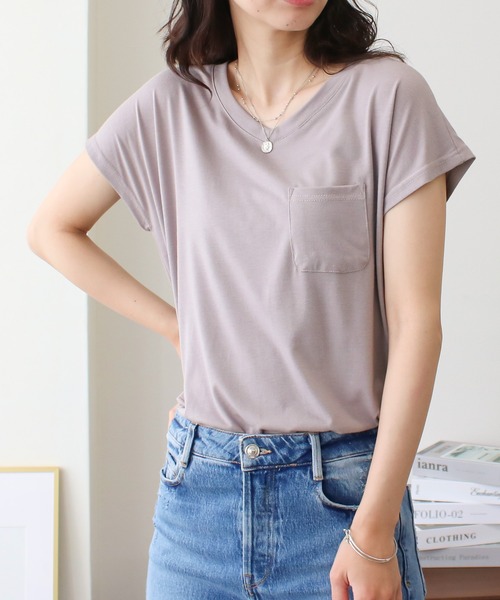 Social GIRL（ソーシャルガール）の「シンプルベーシックＶネックＴシャツ（Tシャツ/カットソー・レディース・ホワイト/ブラック/ライトグレー/ブラック×ホワイト/ホワイト×ブラック/マジェンタ/オリーブ/ブラック系その他/ホワイト系その他/グレー系その他/レッド/ホワイト系その他4/ホワイト系その他2/ホワイト系その他3/ブラック系その他2/ブラック系その他3/ベージュ/ネイビー/モカ/カーキ/パープル/ピンク/イエロー/オレンジ・LL/M/3L/L/S）」の12枚目の写真