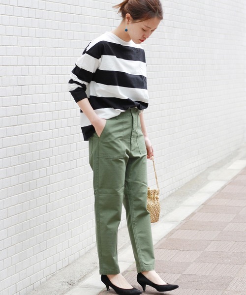 JOURNAL STANDARD relume（ジャーナルスタンダード　レリューム）の「バックサテン ベイカー テーパード パンツ（カーゴパンツ・レディース・カーキ・34/36/38/40）」の8枚目の写真