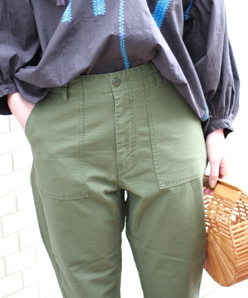 JOURNAL STANDARD relume（ジャーナルスタンダード　レリューム）の「バックサテン ベイカー テーパード パンツ（カーゴパンツ・レディース・カーキ・34/36/38/40）」の21枚目の写真